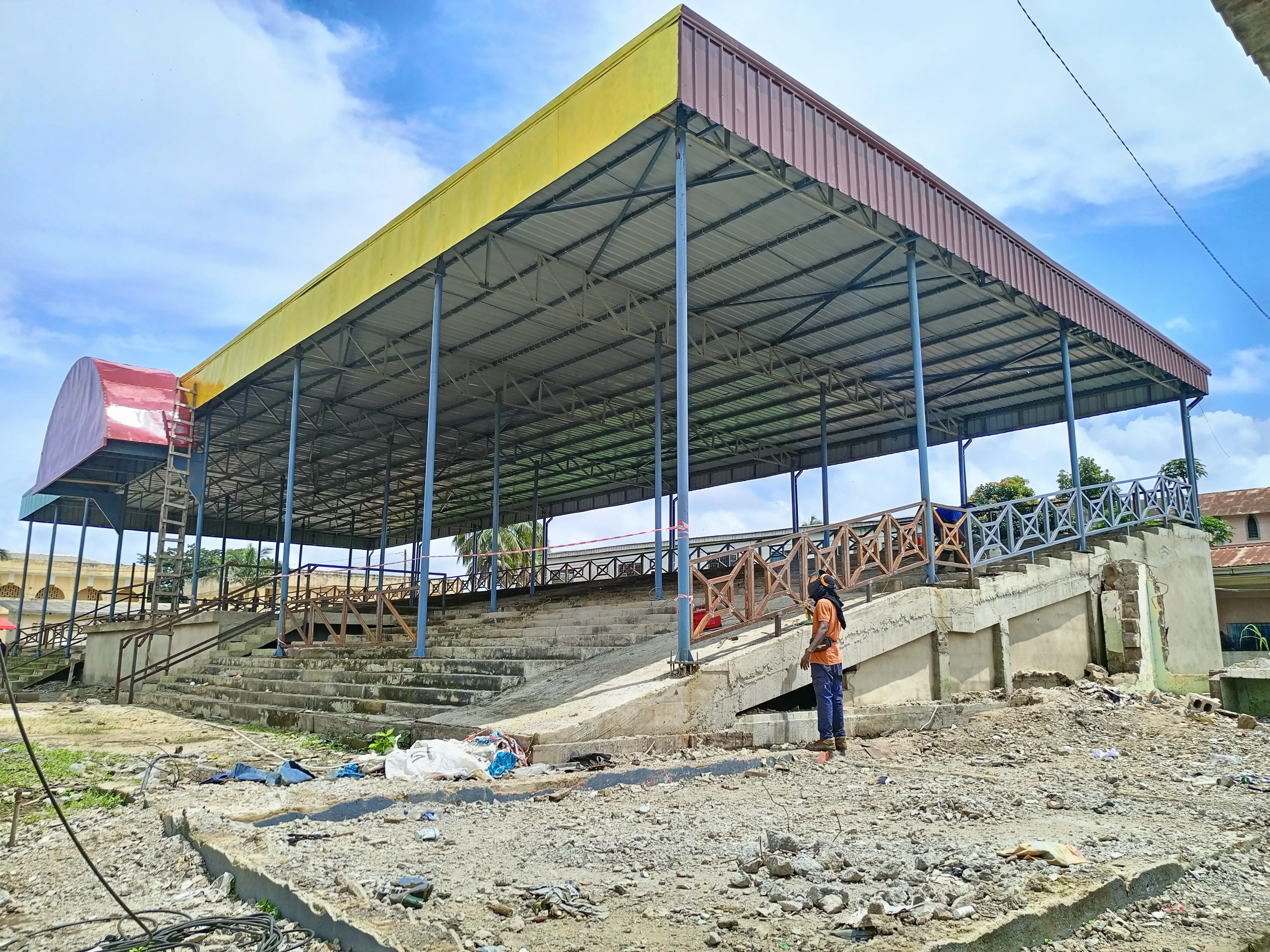 CONSTRUCTION DE LA TRIBUNE OFFICIELLE DE NKONGSAMBA